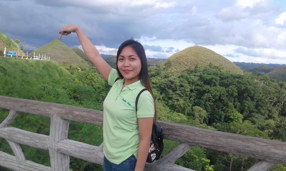 With our Bohol Countryside Tour you can take pictures with the chocolate hills.